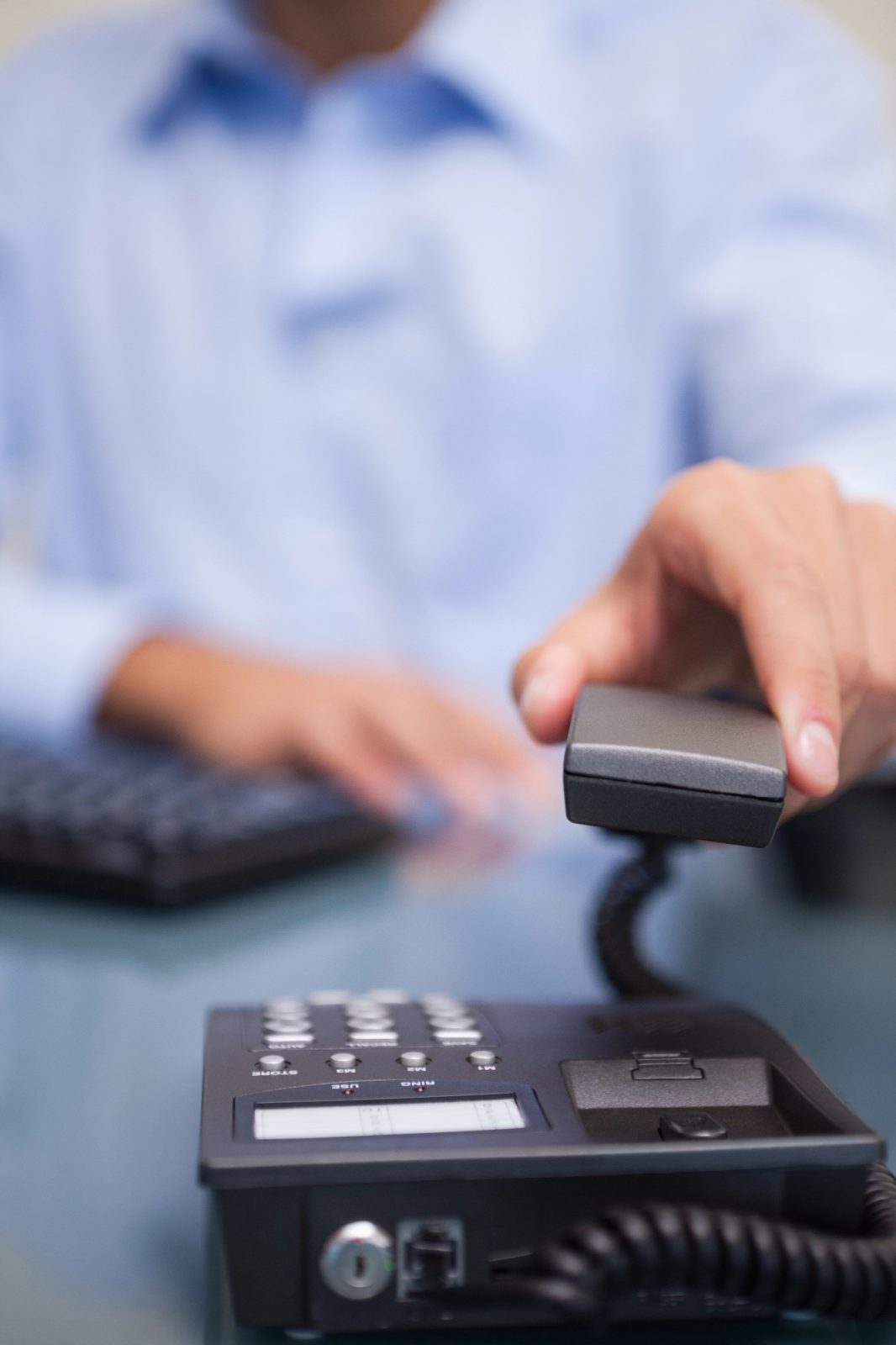 Analogna telefonska centrala kljub naprednim še vedno bolj stabilna in zanesljiva